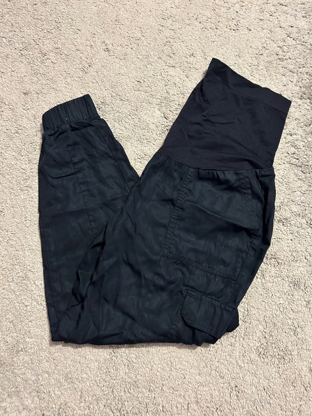 Small maternity cargo joggers